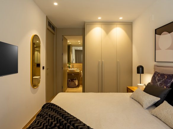 Zante Apartment in La Finca Golf Resort - Master bedroom and en-suite