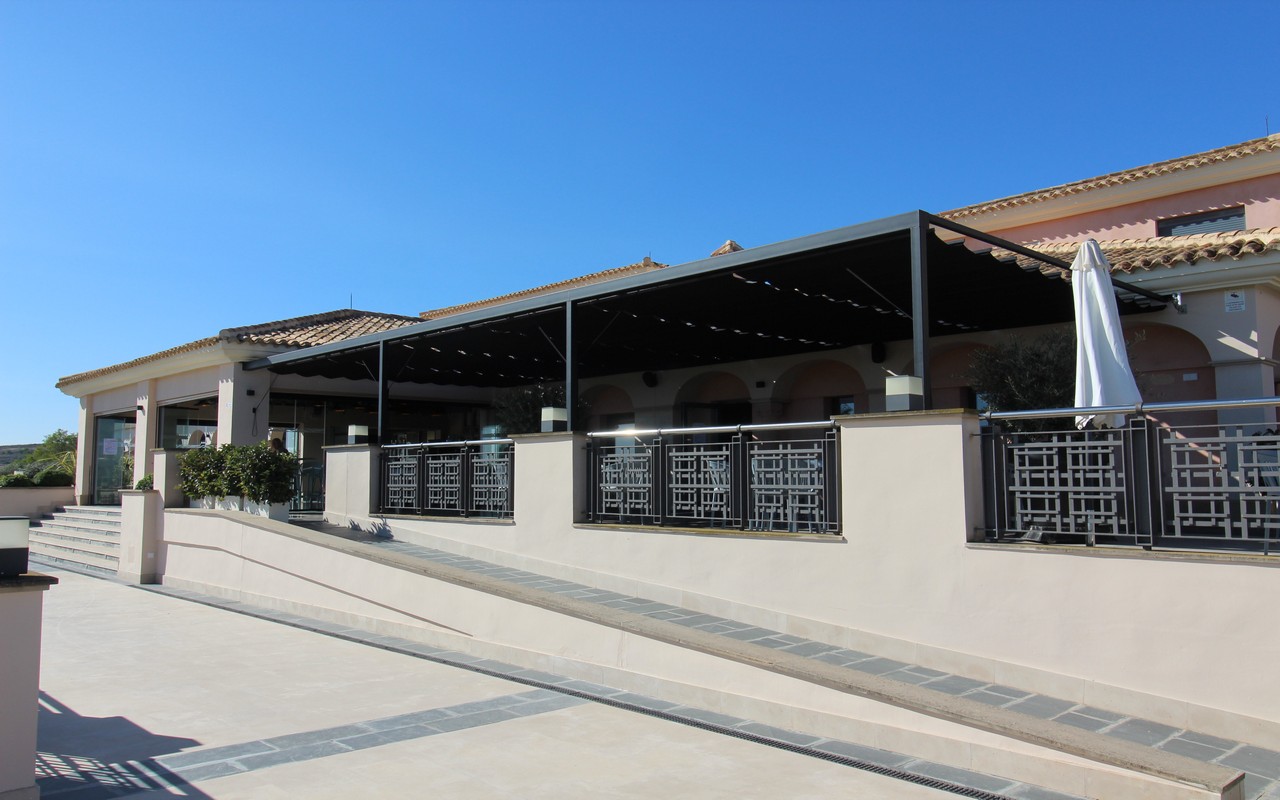La-Finca-Clubhouse-Bar-1